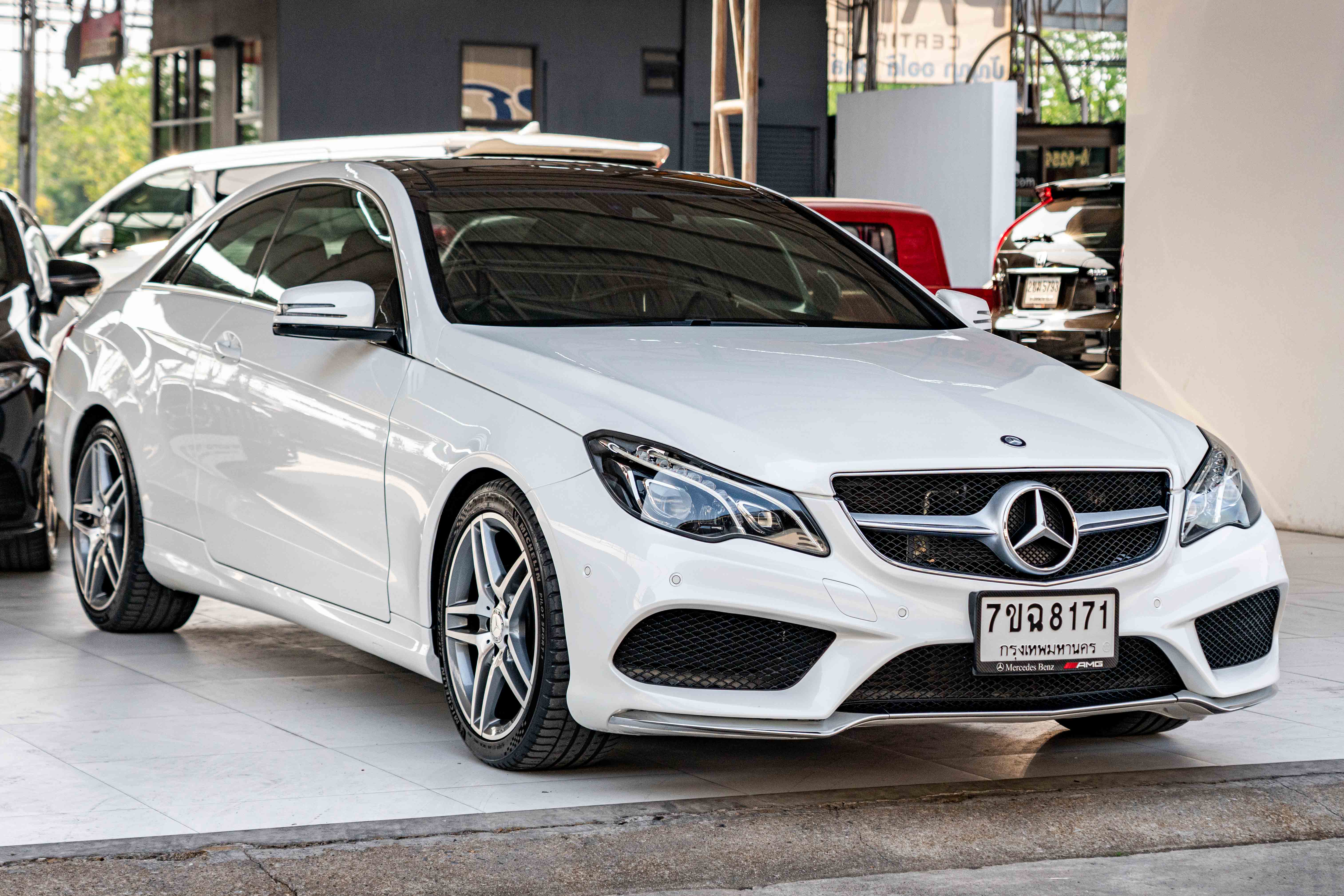 Mercedes-Benz E200