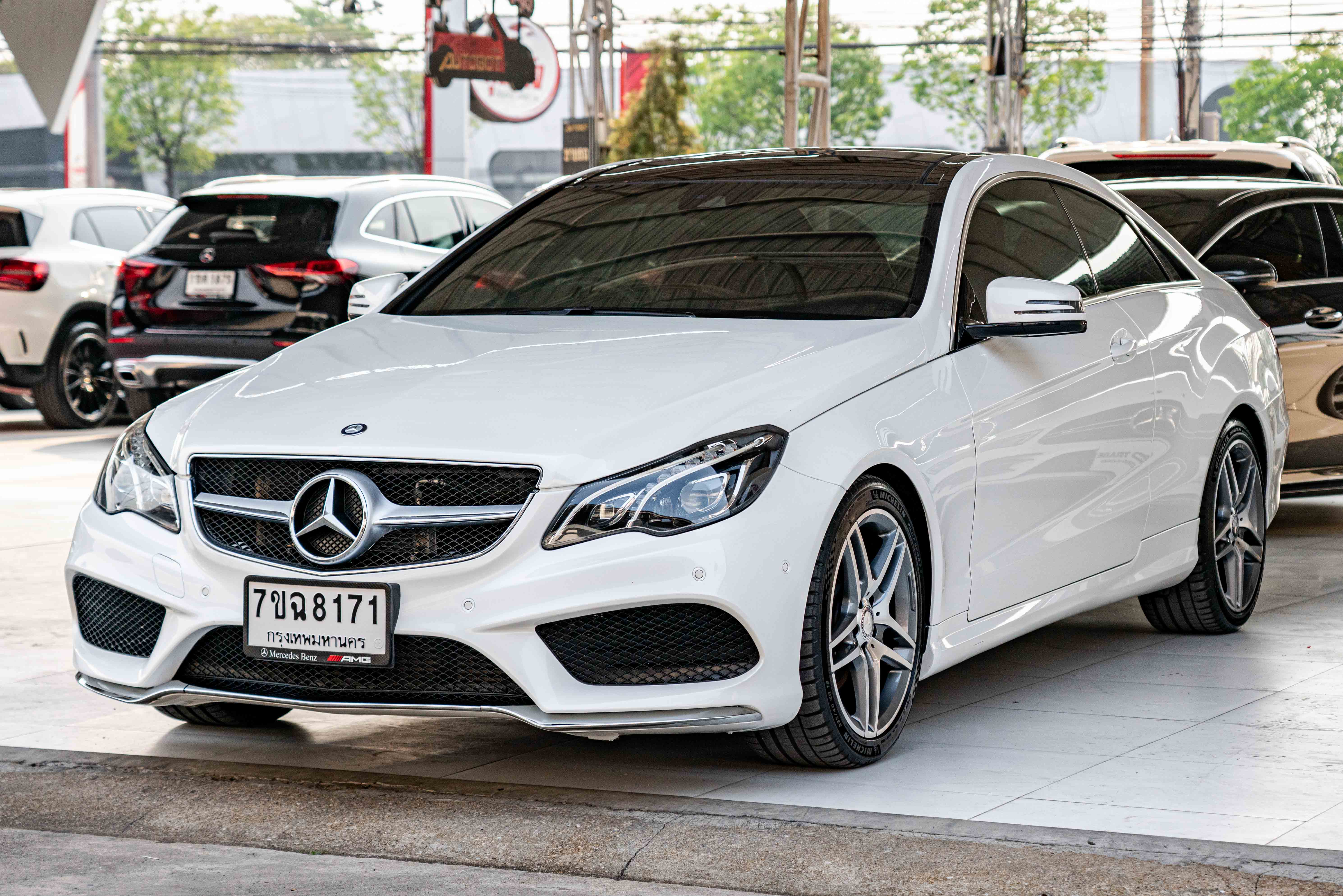Mercedes-Benz E200