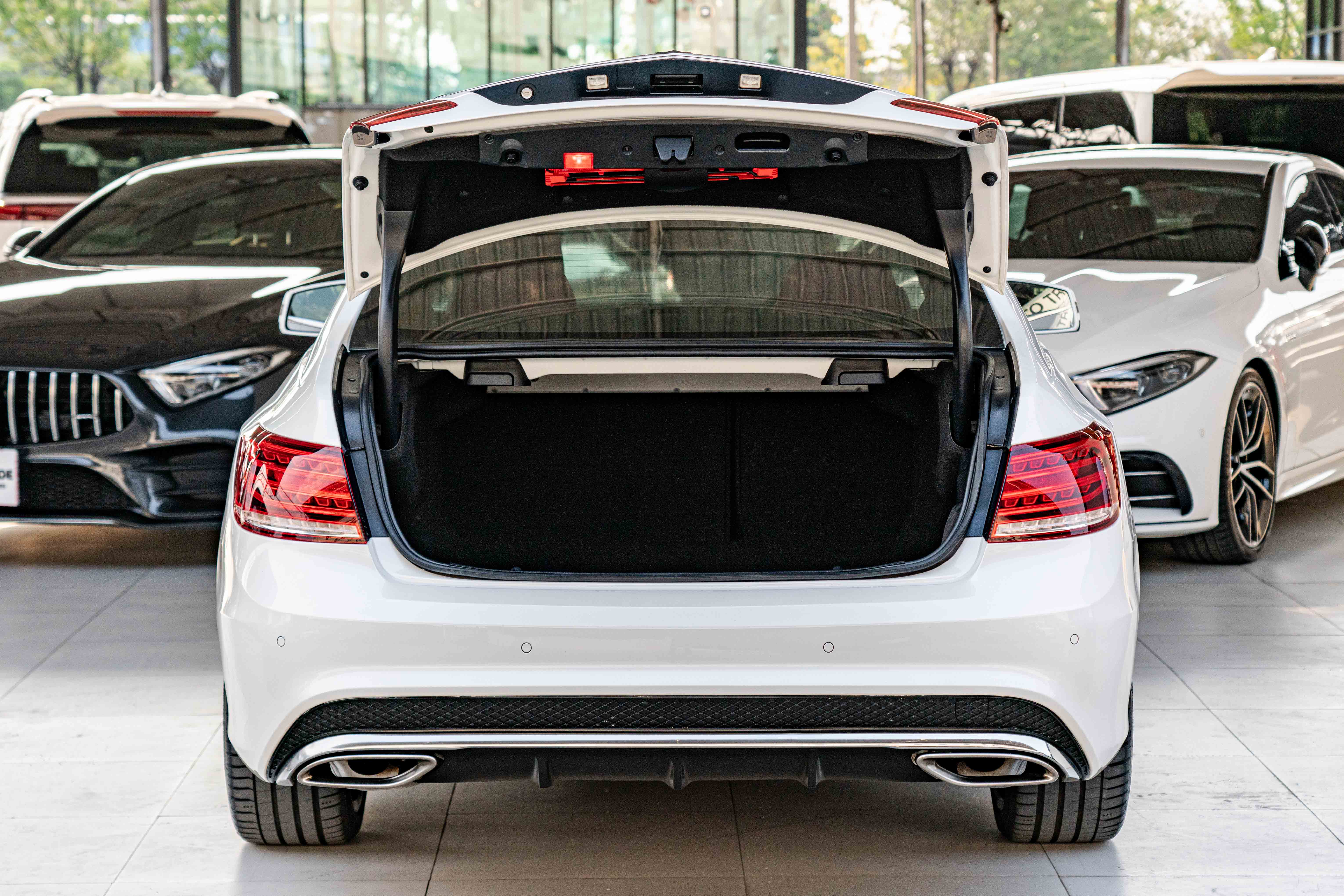 Mercedes-Benz E200