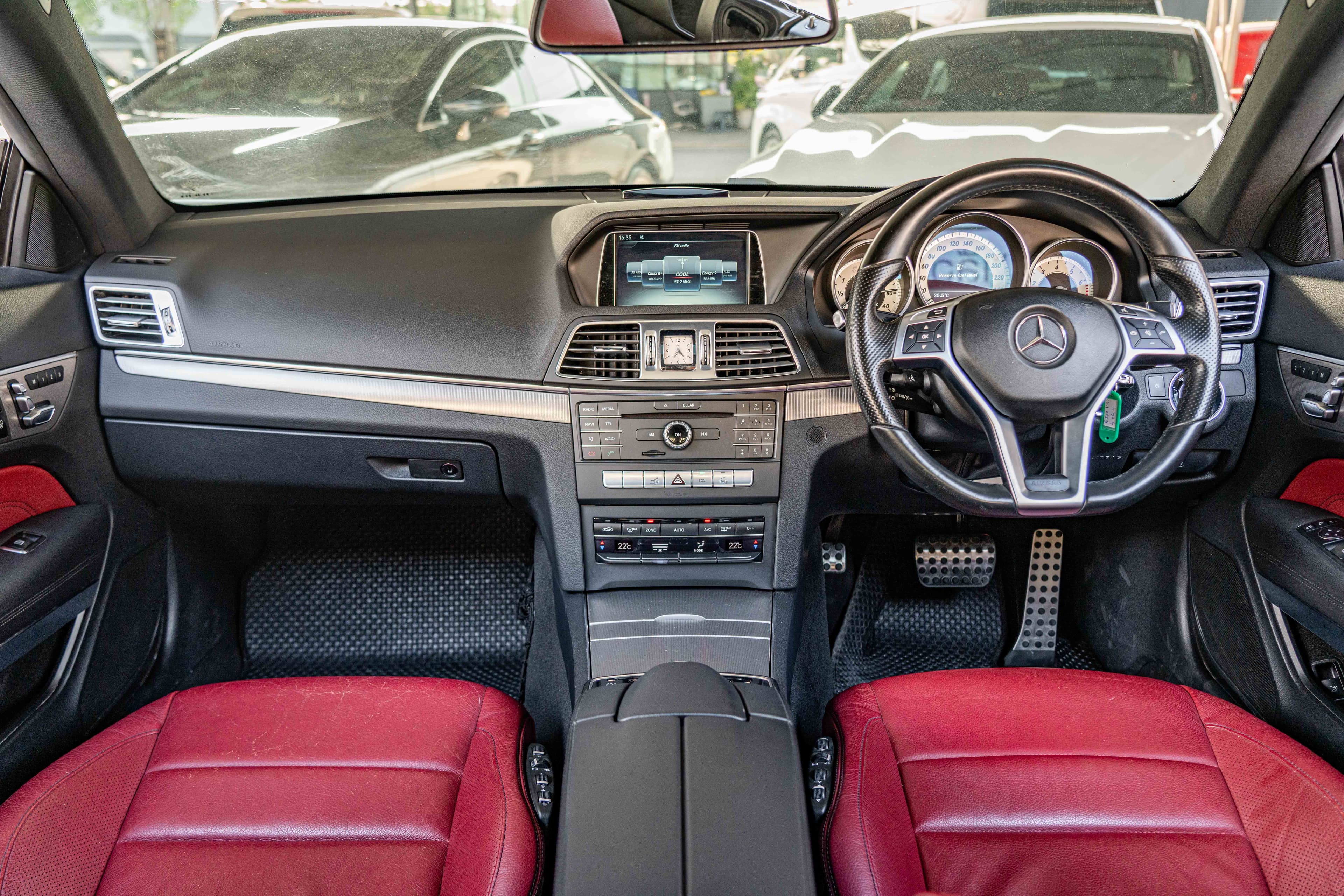 Mercedes-Benz E200