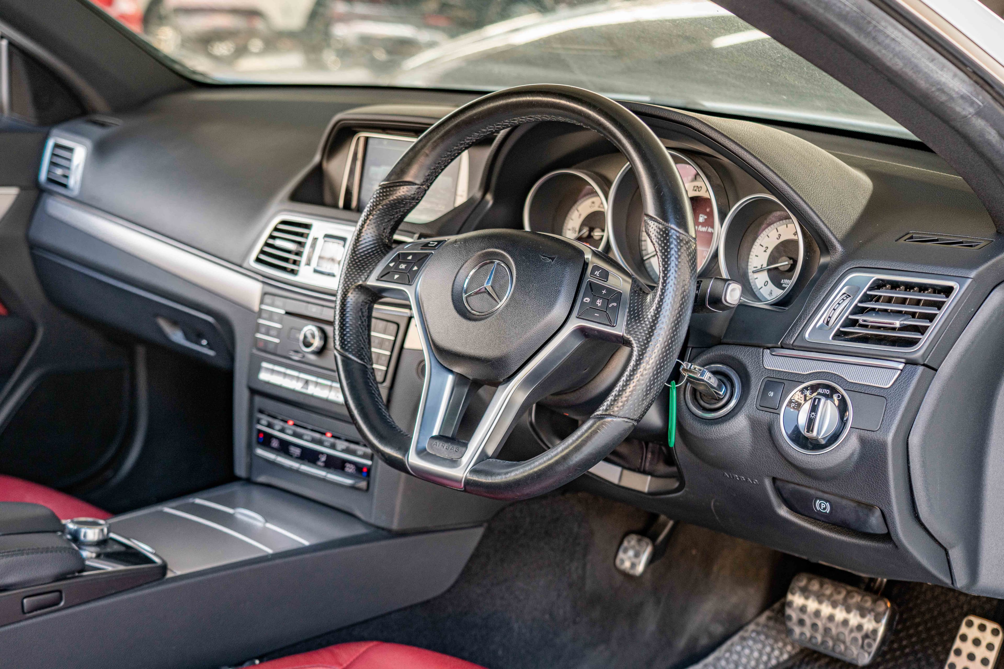 Mercedes-Benz E200