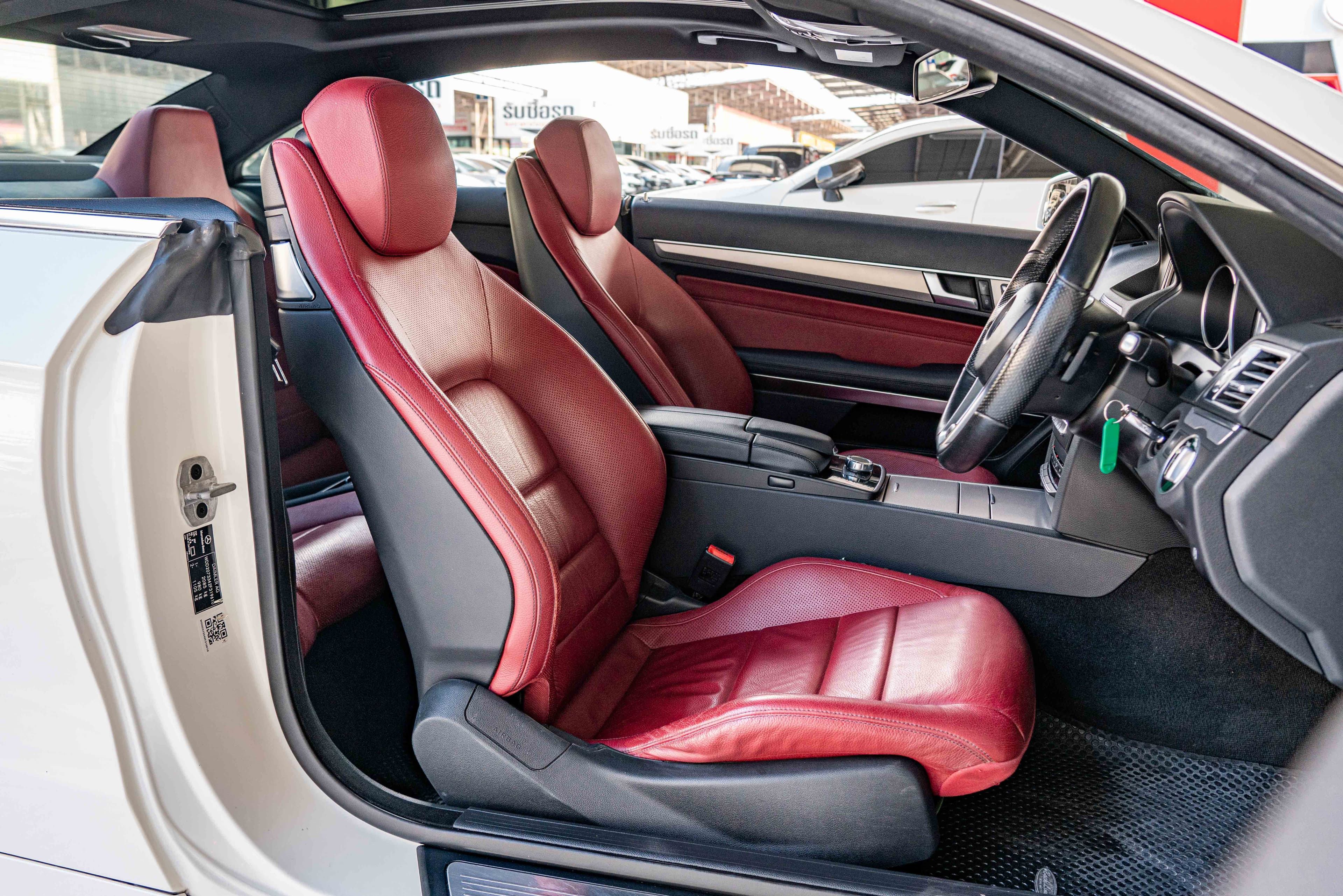 Mercedes-Benz E200