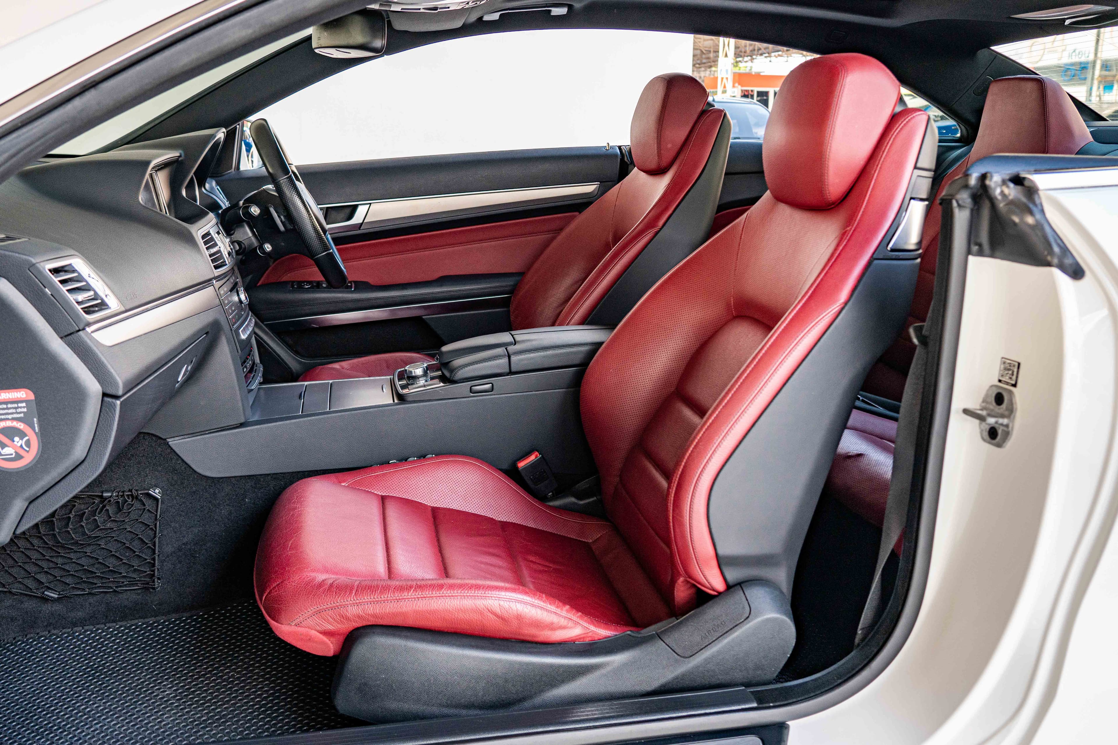 Mercedes-Benz E200