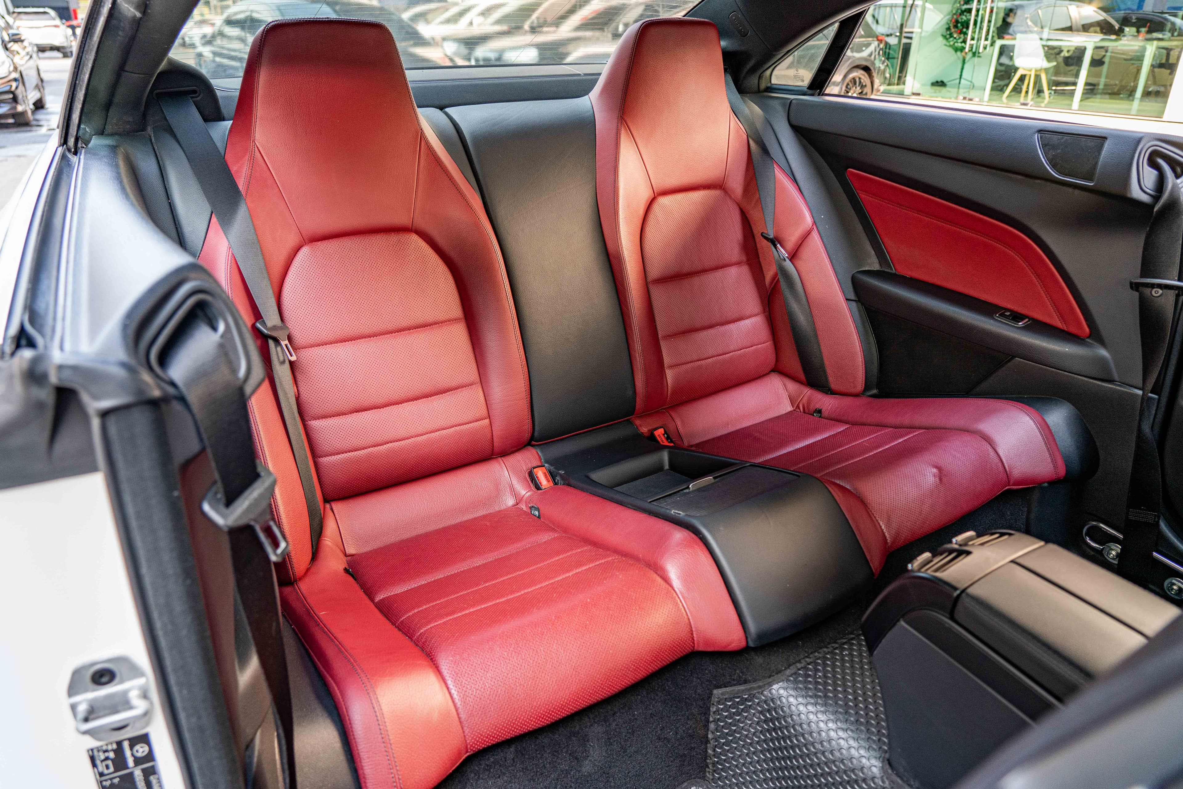 Mercedes-Benz E200
