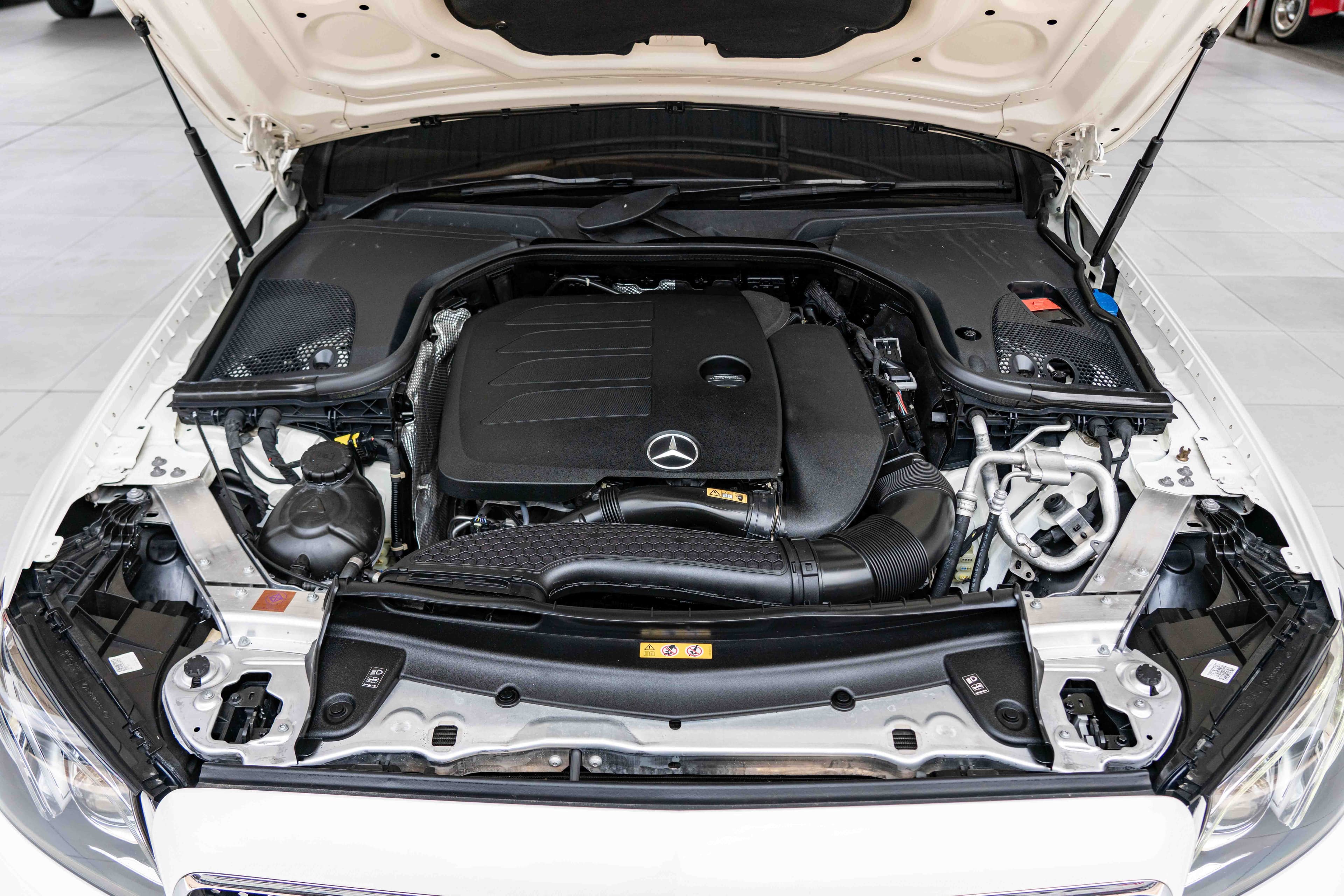 Mercedes-Benz E200