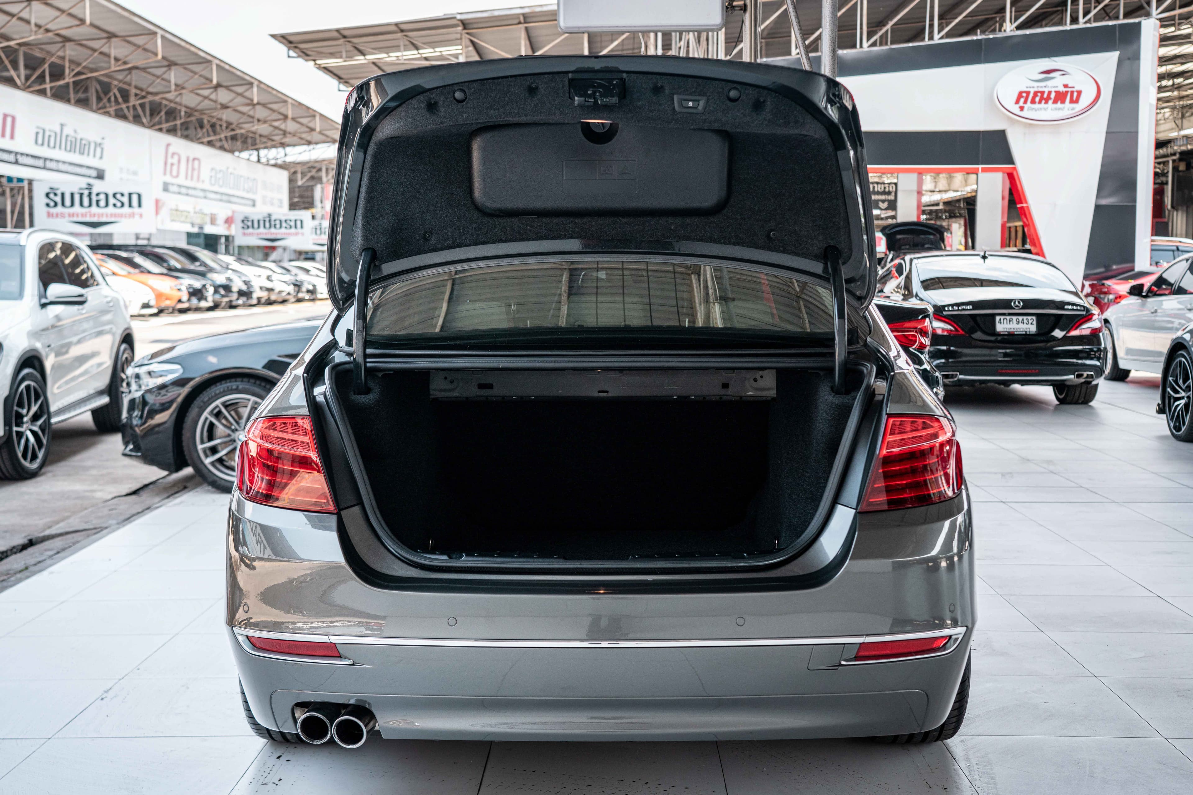 BMW 528i