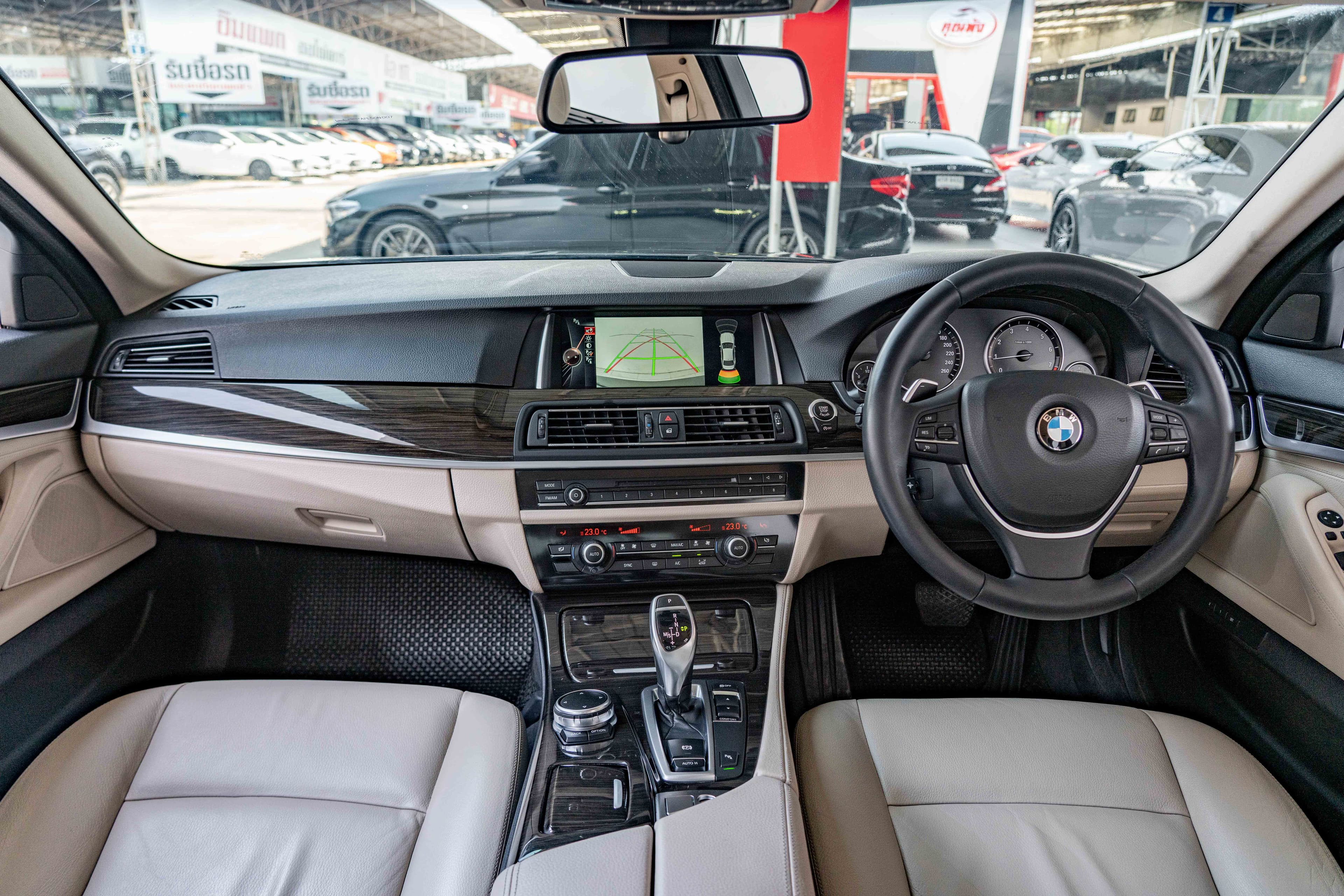BMW 528i