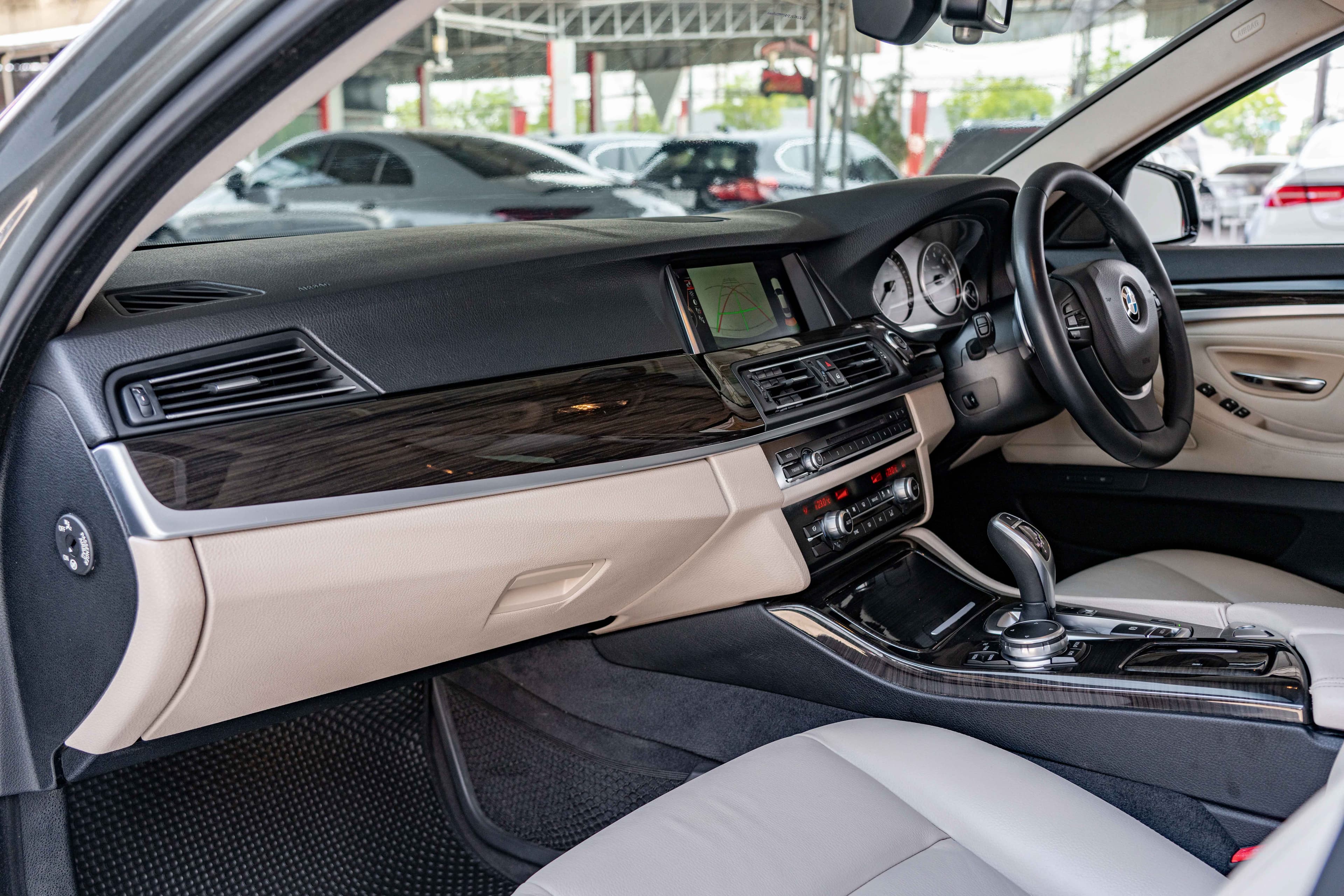 BMW 528i