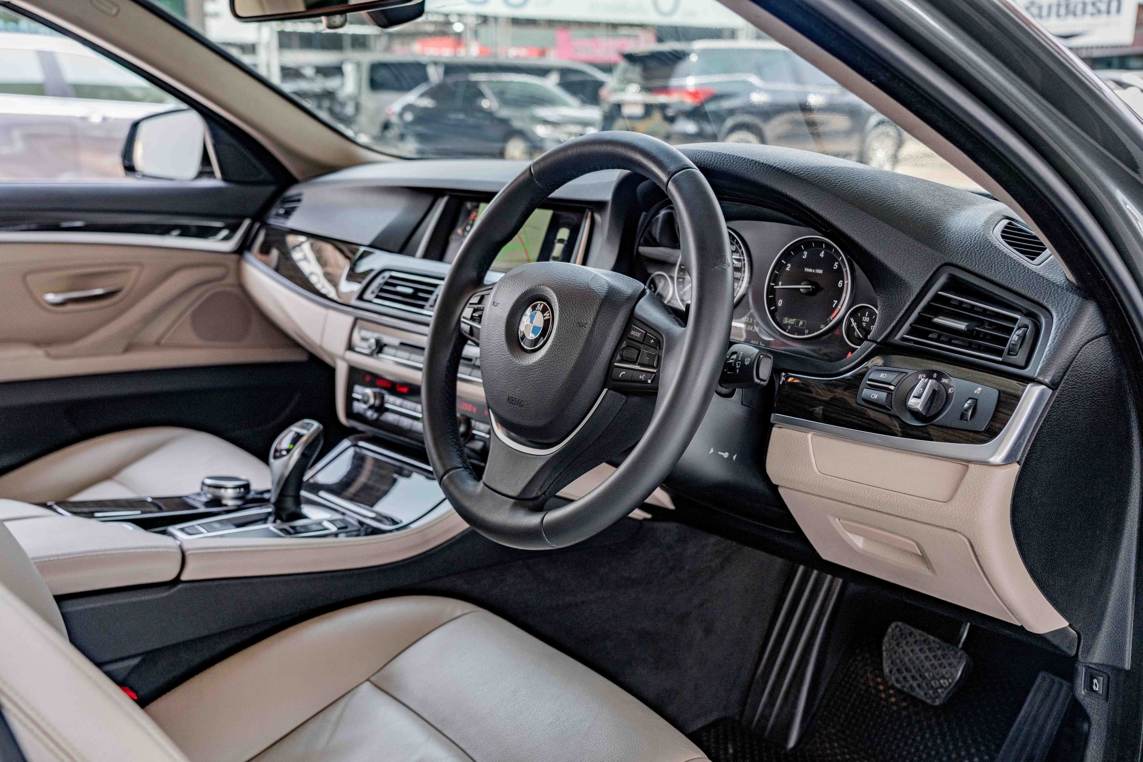 BMW 528i