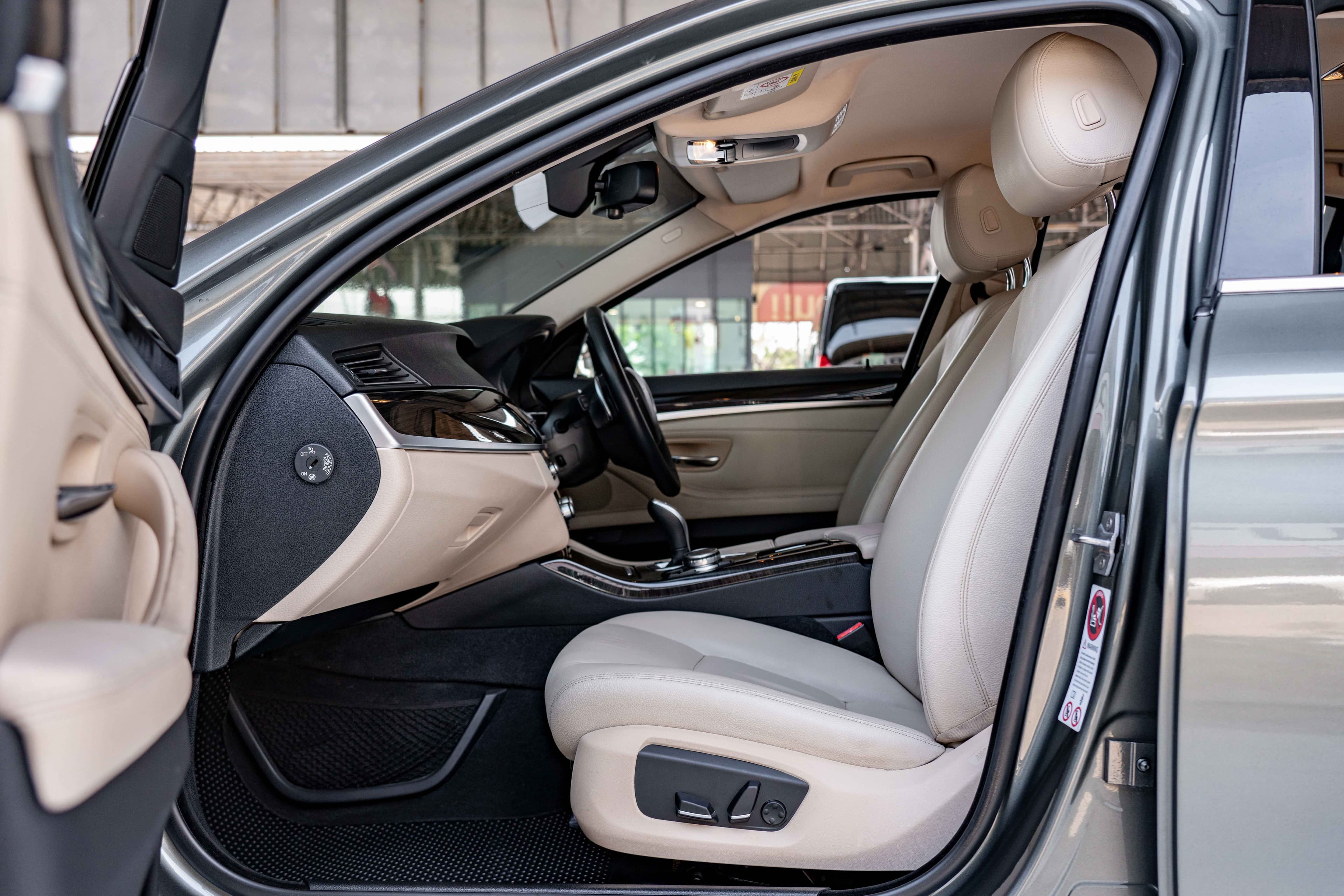 BMW 528i