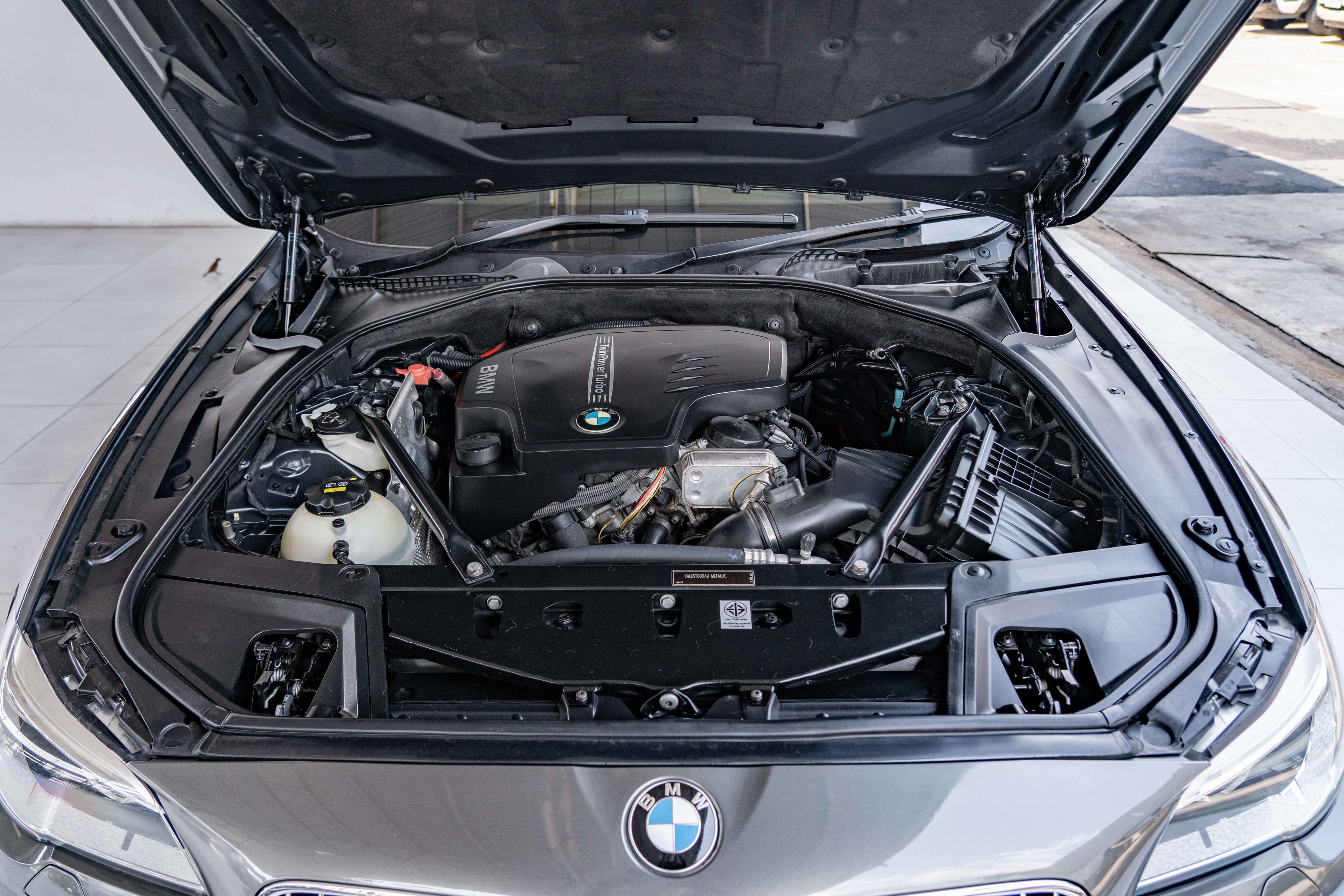 BMW 528i
